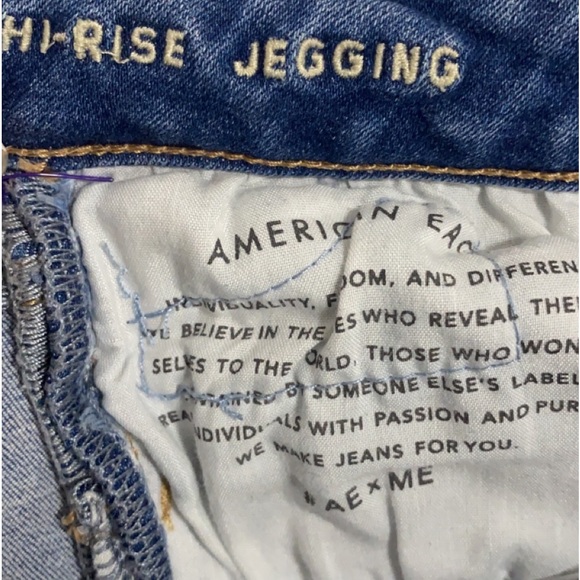 Brand new American Eagle size 2 gently used ripped jeans - Picture 5 of 7